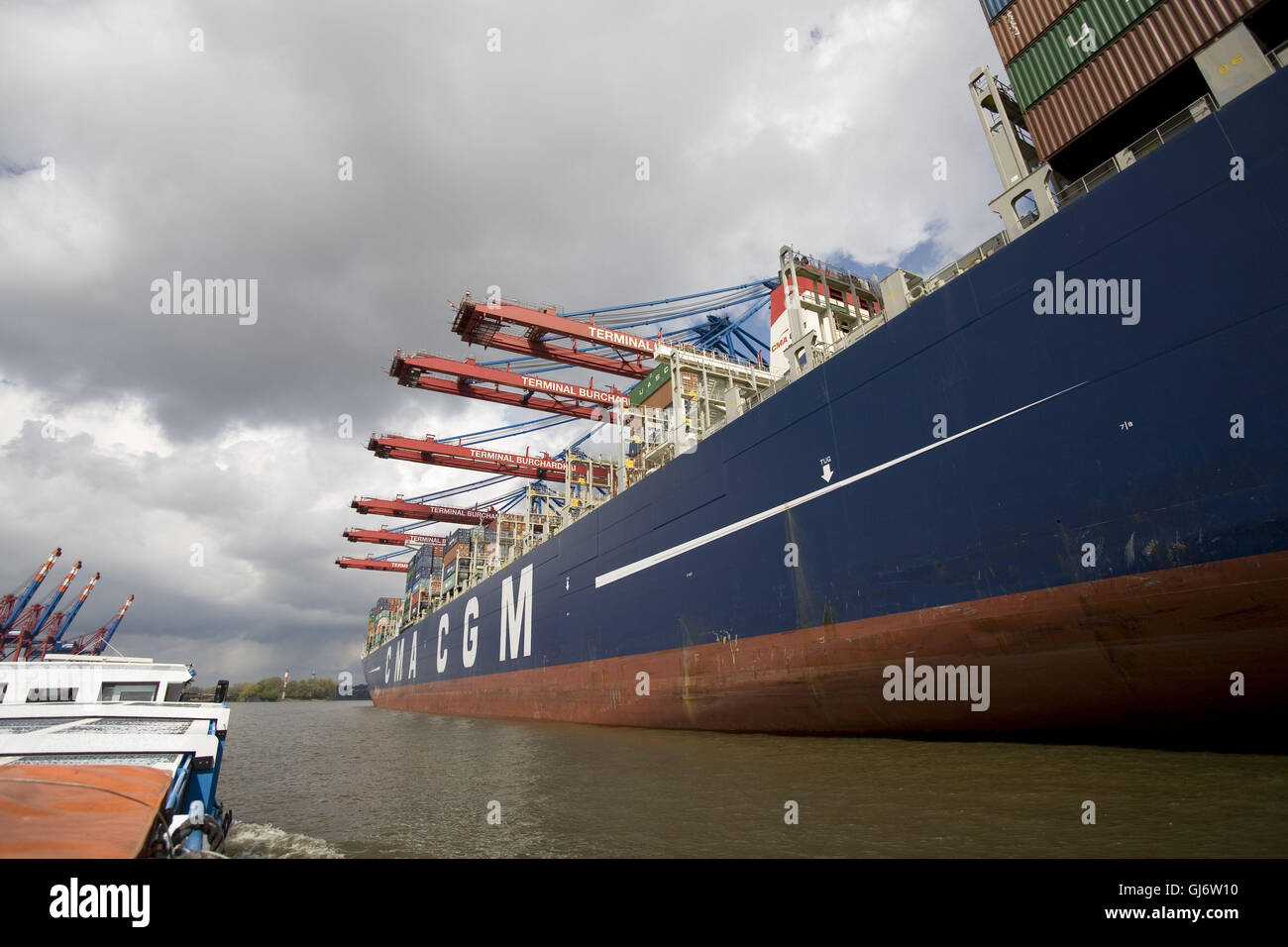 Containerschiff CMA CGM Marco Polo im Hamburger Hafen Stockfoto