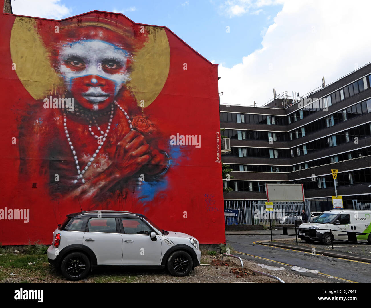 Aboriginal Kind im Auto Park, Northern Quarter Artwork, NQ, Manchester, North West England, Großbritannien, M1 1JR Stockfoto