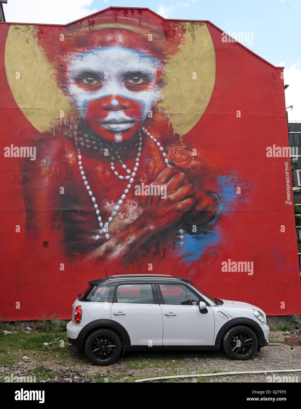 Aboriginal Kind im Auto Park, Northern Quarter Artwork, NQ, Manchester, North West England, Großbritannien, M1 1JR Stockfoto