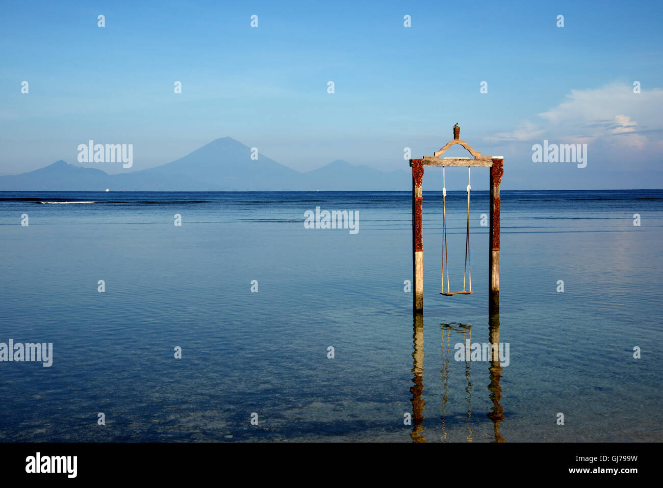 Meer mit Mount Agung Bali schwingen im Hintergrund Gili Trawangan, Indonesien Stockfoto