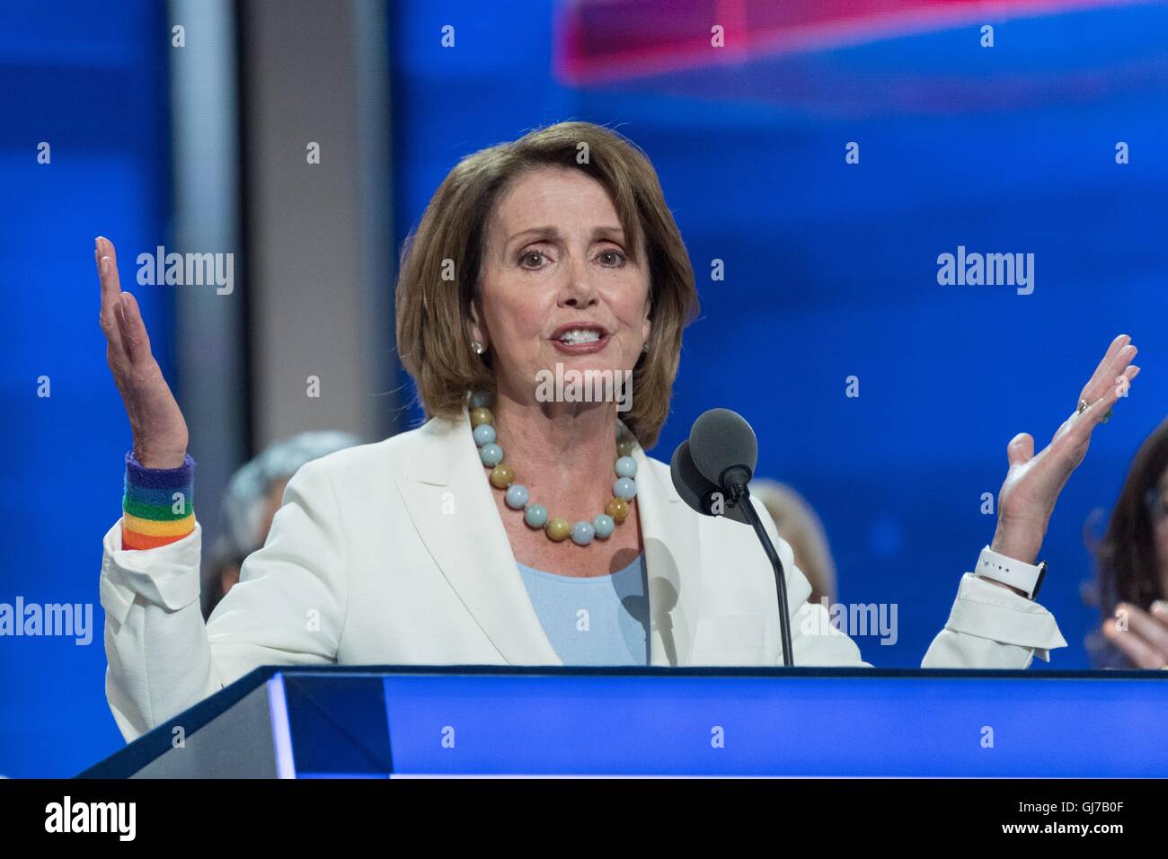 Haus-Minorität-Führer Nancy Pelosi Adressen Delegierten am 2. Tag von der Democratic National Convention im Wells Fargo Center 26. Juli 2016 in Philadelphia, Pennsylvania. Stockfoto