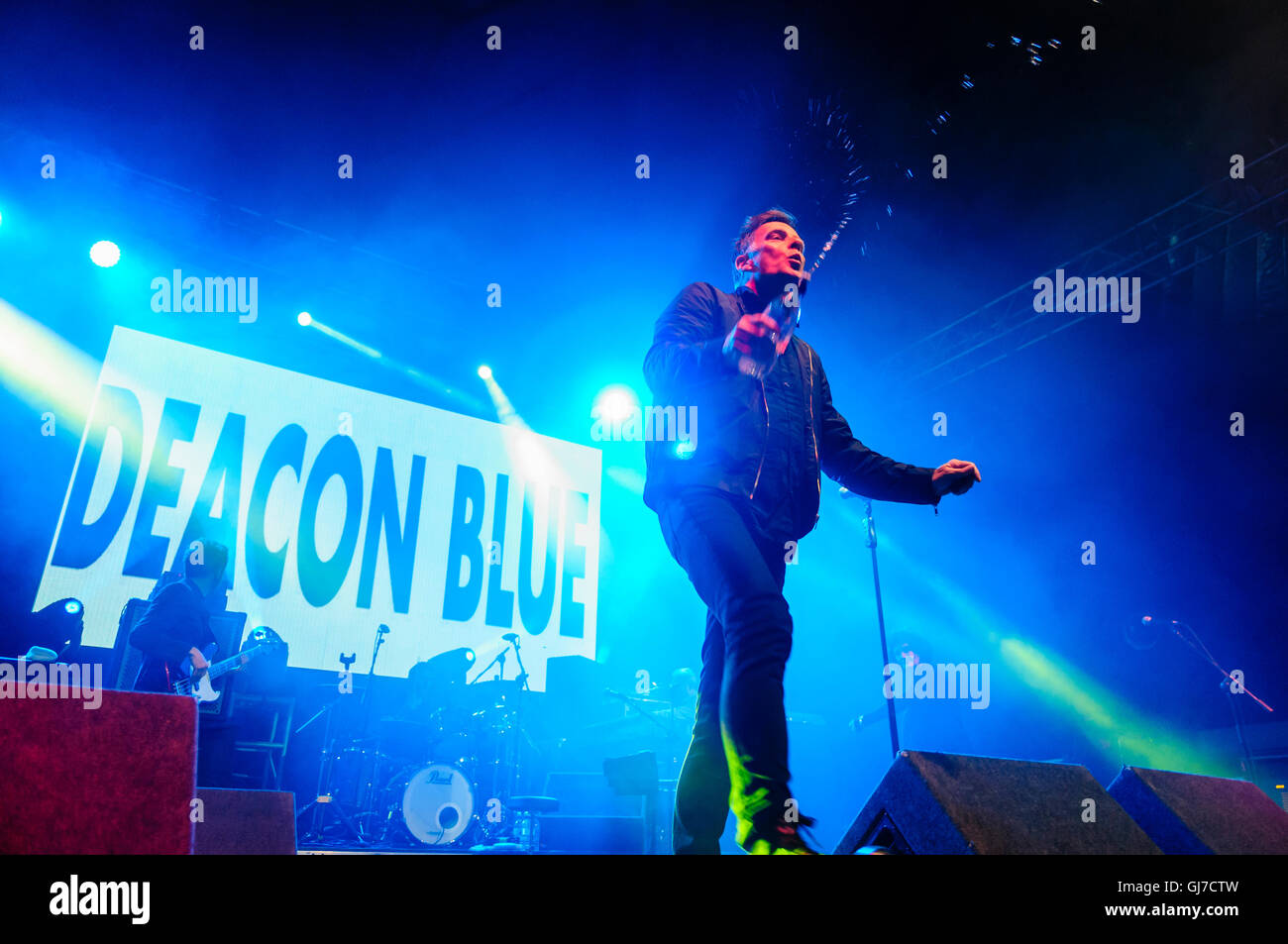 Belfast, Nordirland. 13. August 2016 - schottische Band Deacon Blue spielen Feile eine Phobail Stockfoto