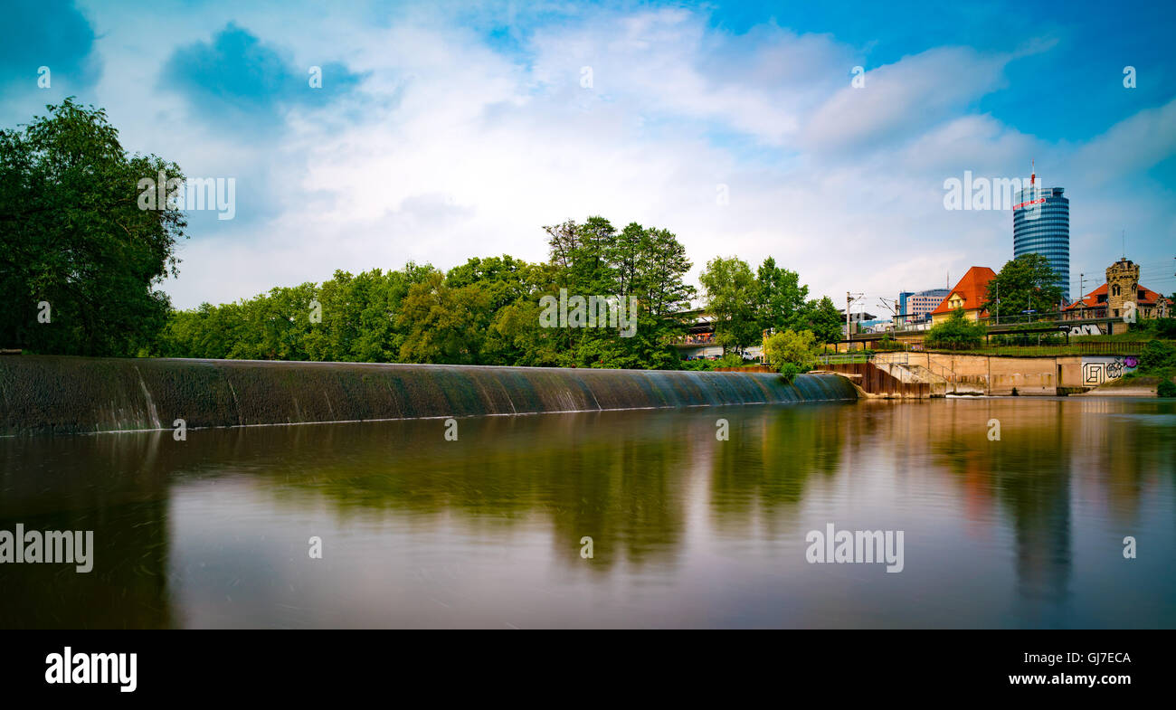 JENA, Deutschland - 29. Mai 2016: Die Verdammung auf dem Fluß Saal. Jena. Deutschland. Stockfoto