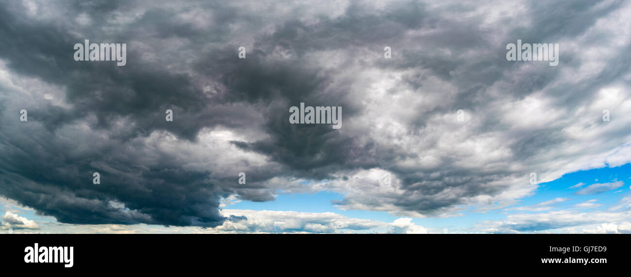 Gewitterwolke Himmel Panorama, Tageszeit Stockfoto