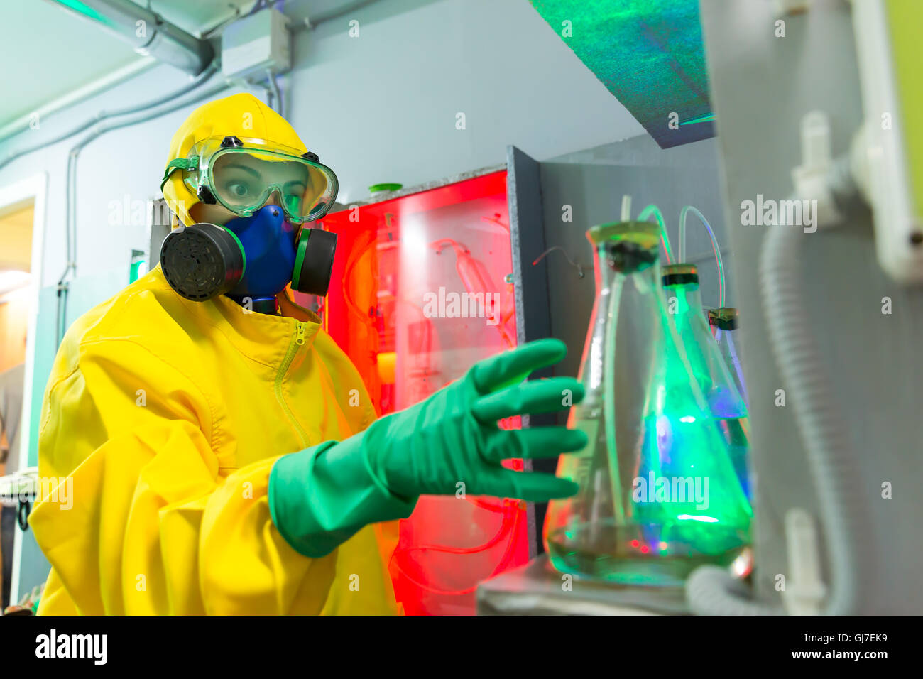 Frau im chemischen Labor Stockfoto