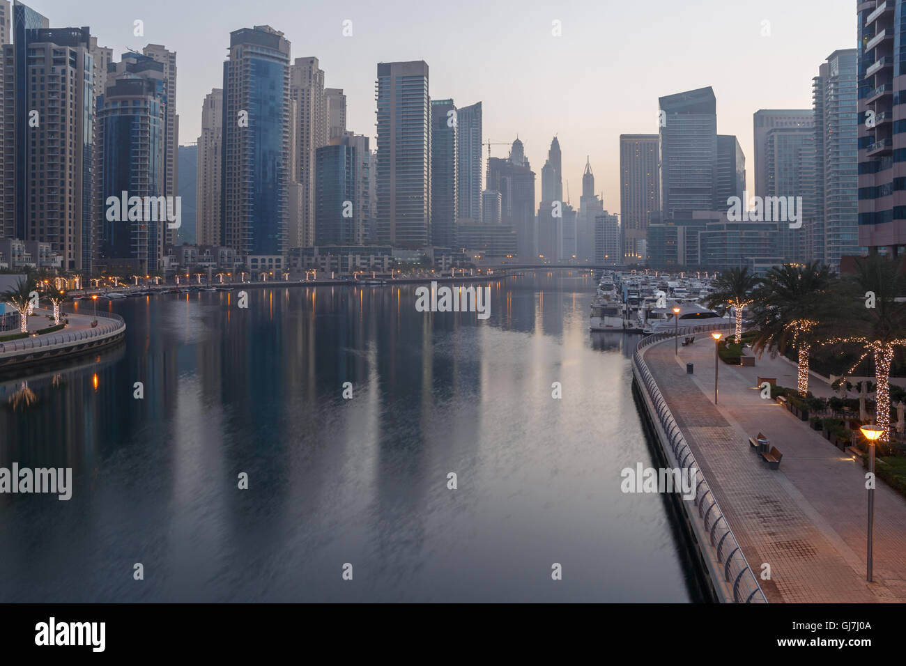 Anblick der Dubai Marina District am Morgen Stockfoto