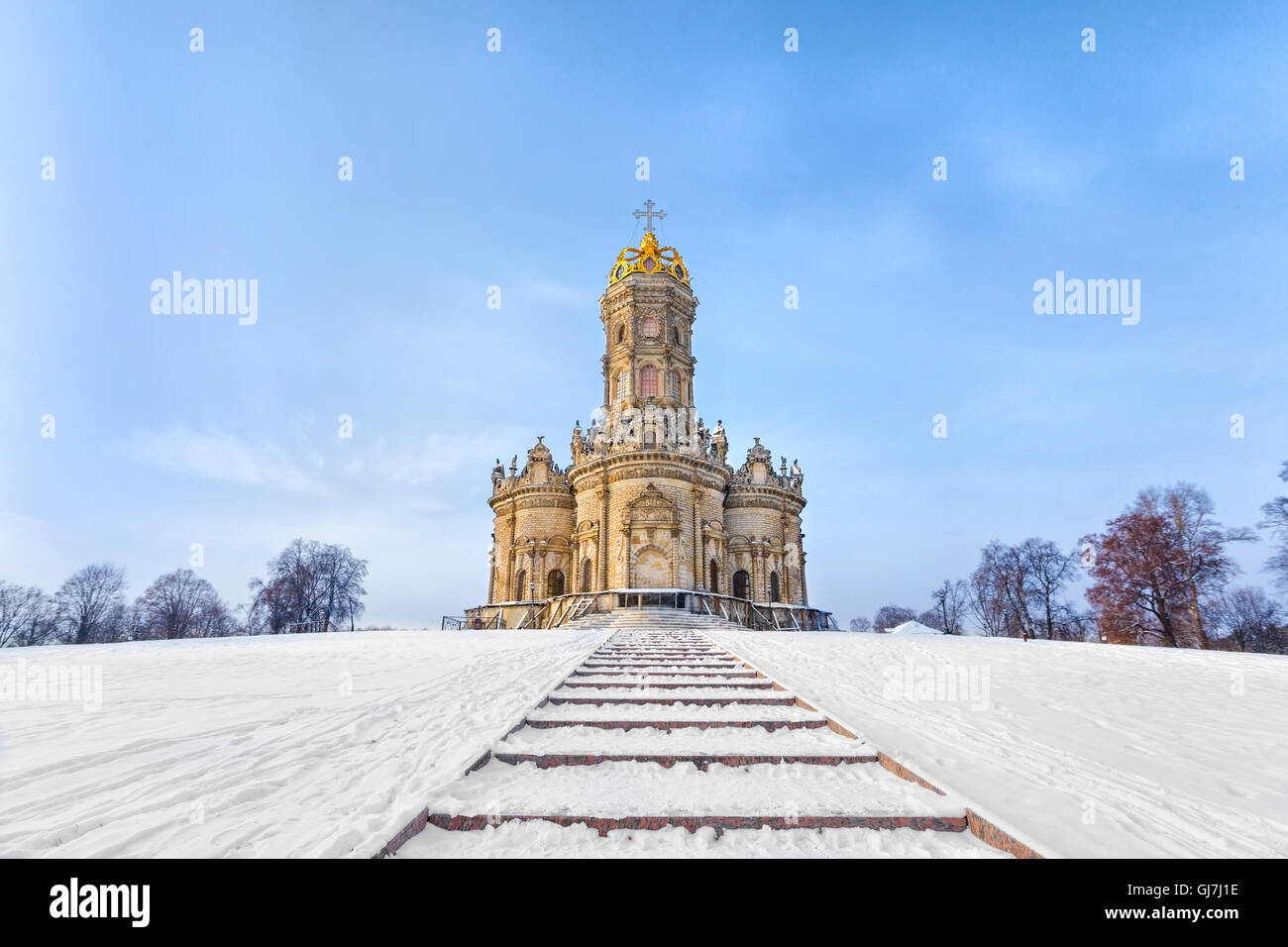 Znamenskaya Kirche in Dubrovici im Winter, Gebiet Moskau, Russland Stockfoto