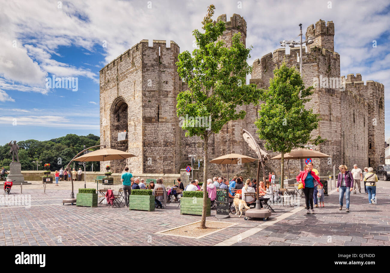 Caernarfon Castle vom Burgplatz, Caernarfon, Gwynedd, Wales, UK Stockfoto