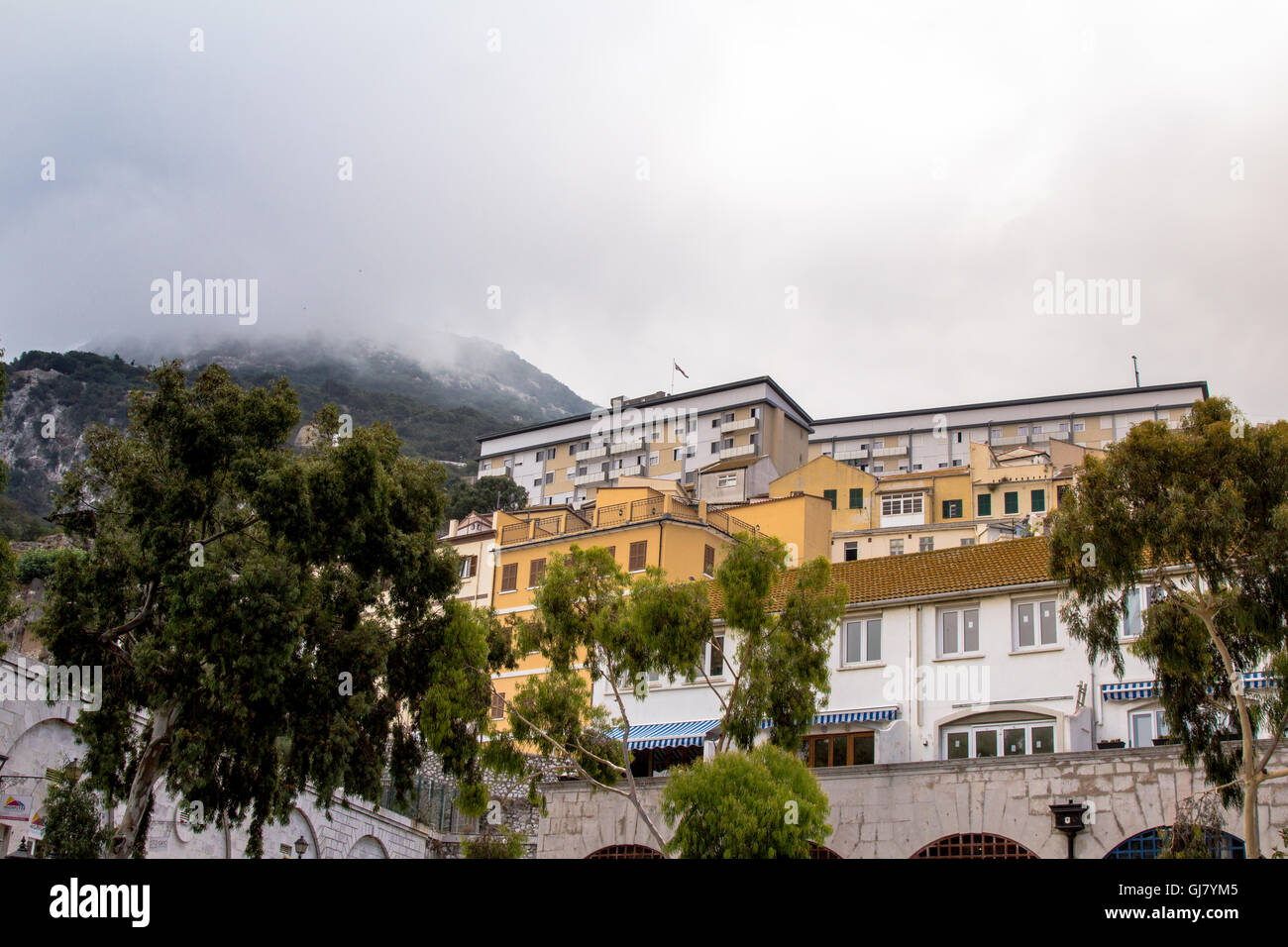 Gebäude auf dem Felsen von Gibraltar Stockfoto