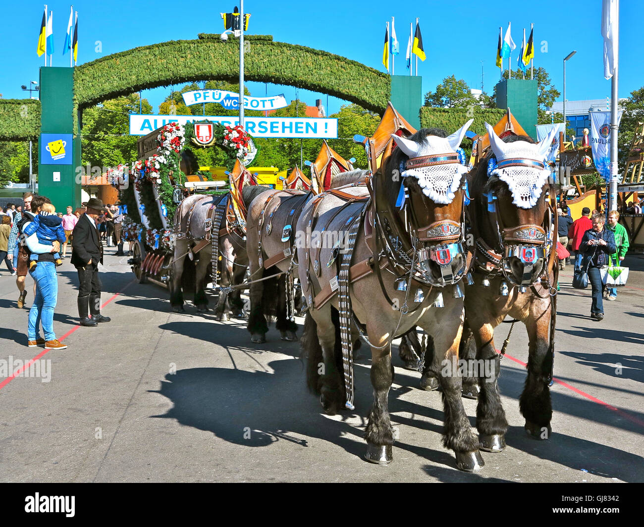 Festival-Pferd und Karte der Brauerei, Deutschland, Tor, München, Bayern, Oberbayern, Oktoberfest 2015, Theresienwiese Stockfoto