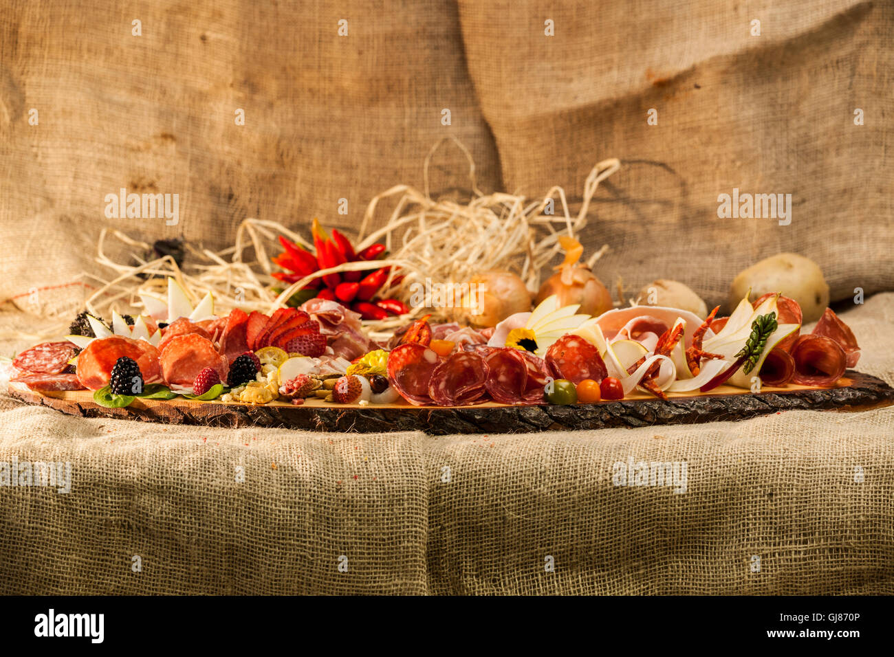 Essen Stilleben von Wurst und salami Stockfoto