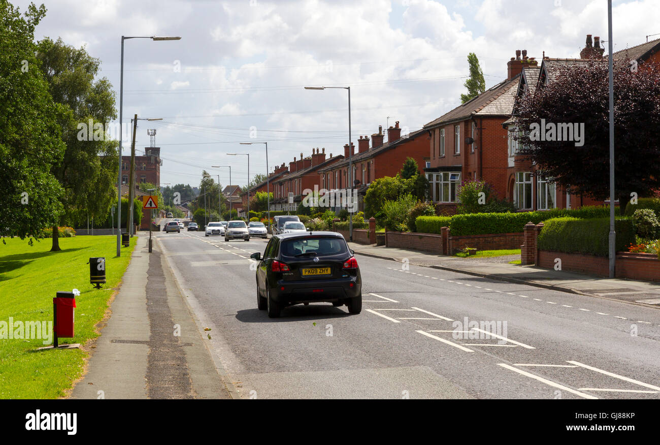 Verkehr auf Ainswort Straße in Radcliffe Manchester Stockfoto