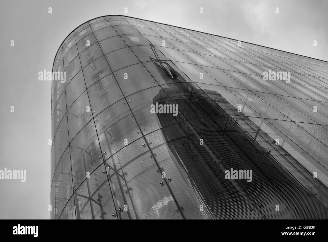 Reflexionen über M & M Welt Gebäude Leicester Square in London Stockfoto
