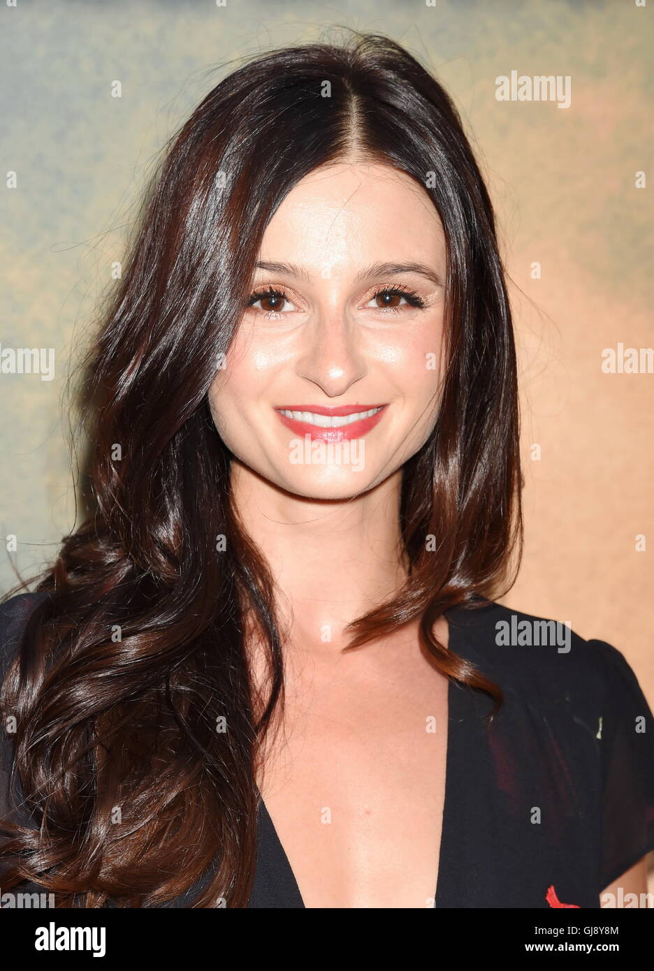 Hollywood, Kalifornien. 10. August 2016. HOLLYWOOD, CA - AUGUST 10: Schauspielerin Melanie Papalia kommt bei der Vorführung von CBS Films "Hölle oder Hochwasser" an ArcLight Hollywood am 10. August 2016 in Hollywood, Kalifornien. | Nutzung weltweit © Dpa/Alamy Live-Nachrichten Stockfoto