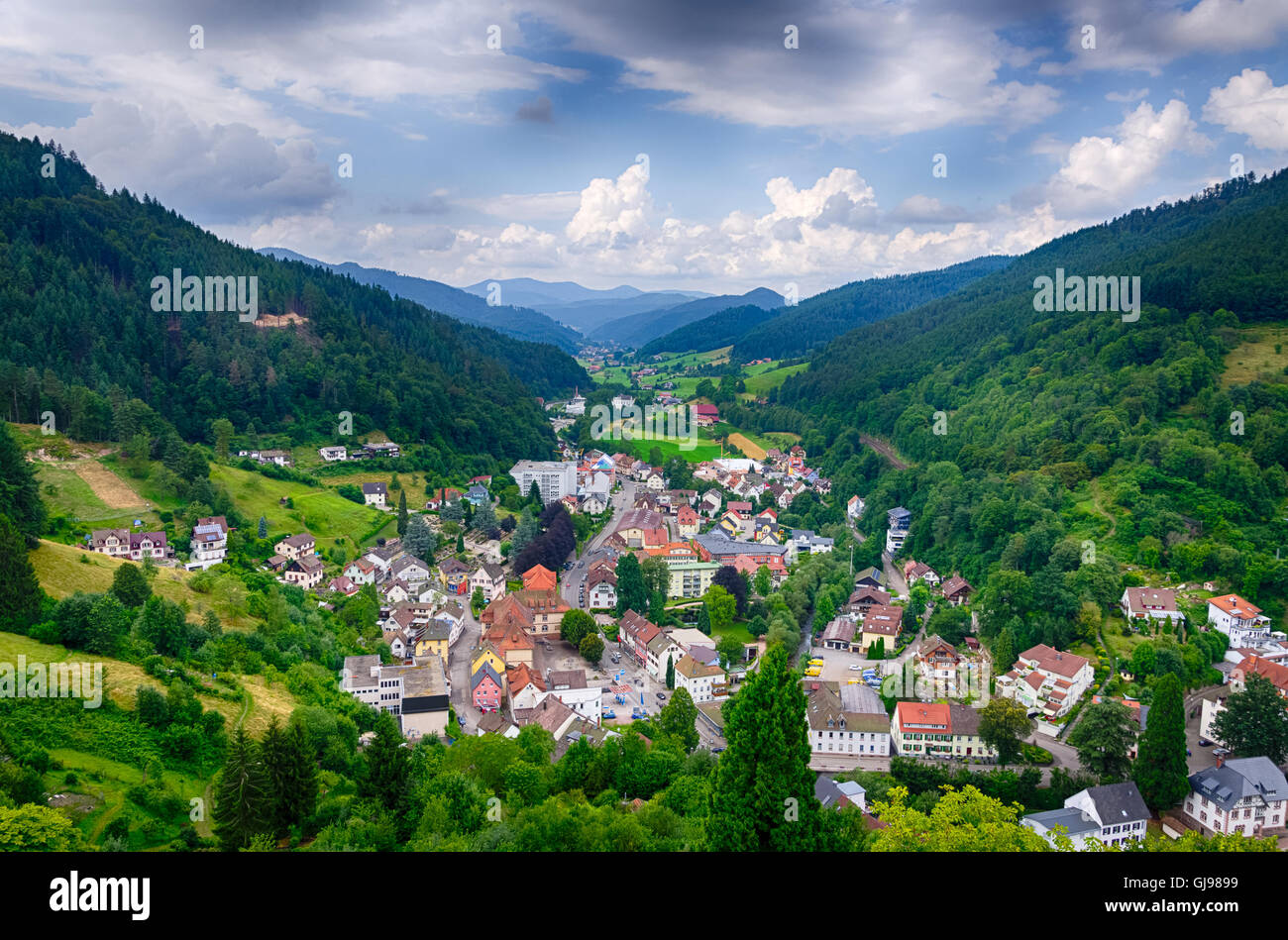 Panoramablick auf Hornberg Tal des Schwarzwaldes Berge, Land Baden-Württemberg, Deutschland Stockfoto