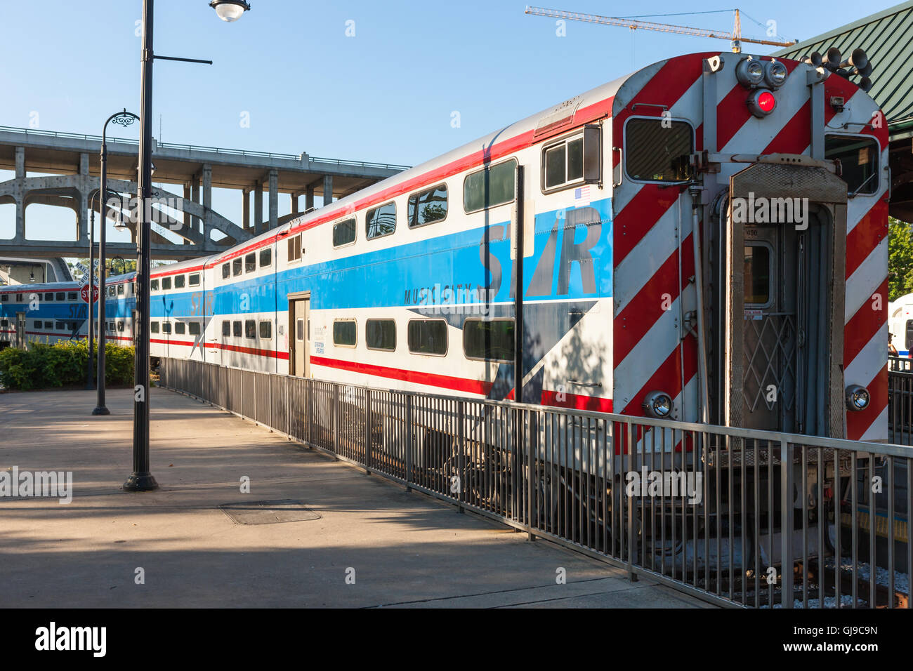 Die Music City Star-regionale s-Bahn erwartet Abfahrt vom Flussufer entfernt in Nashville, Tennessee. Stockfoto