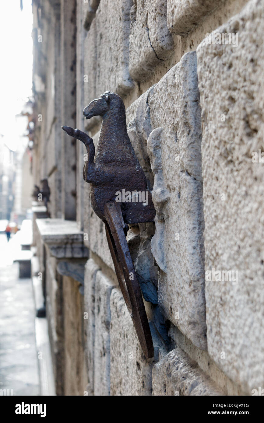 Alten Metallring für binden Pferd in Siena, Toskana, Italien Stockfoto