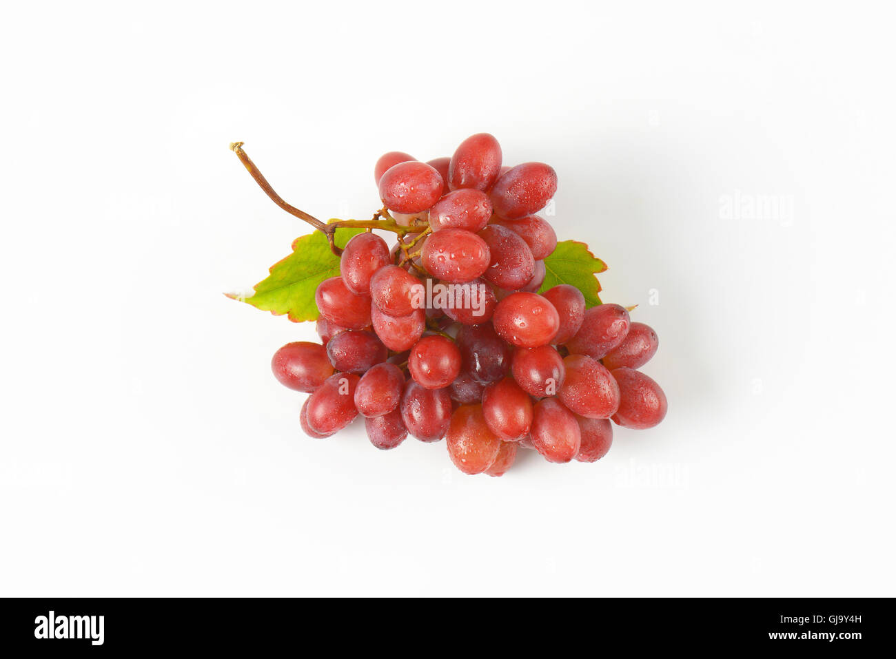 gewaschenen roten Weintraube auf weißem Hintergrund Stockfoto