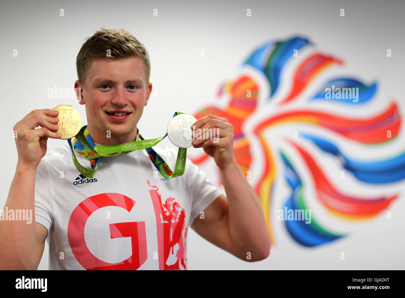 Gold und Silber-Medaillengewinner, Adam Peaty posiert für ein Foto im BOA Büro am neunten Tag der Olympischen Spiele in Rio, Brasilien. Stockfoto