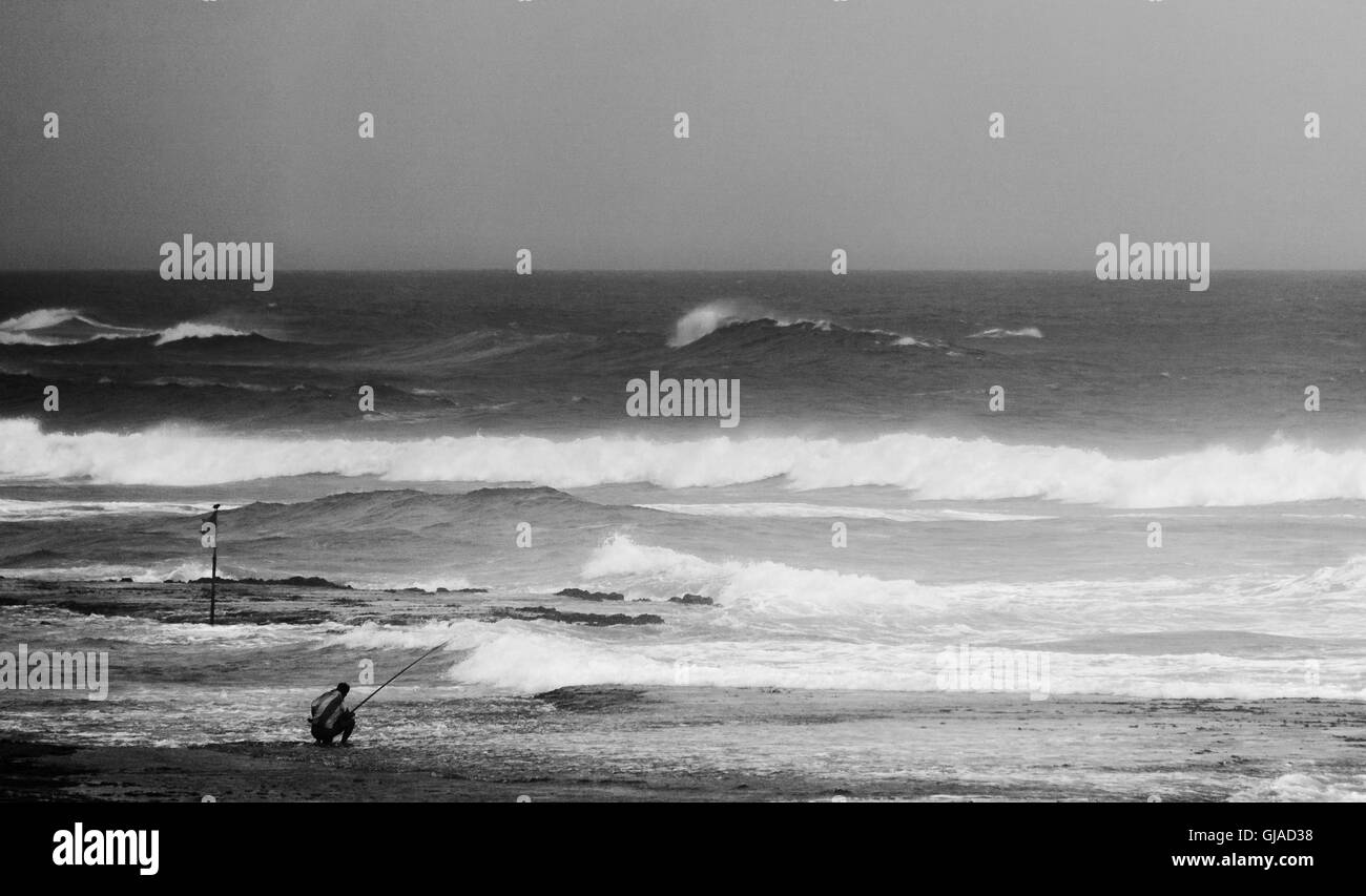 Fisher und starke Wellen, Sri Lanka Stockfoto