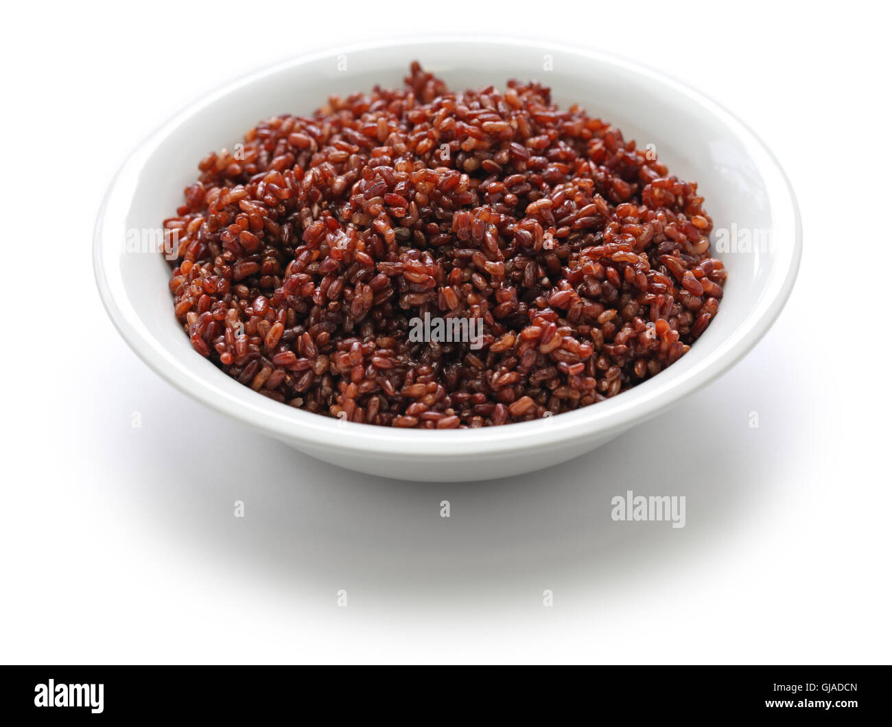 gekochten bhutanische rote Reis isoliert auf weißem Hintergrund Stockfoto