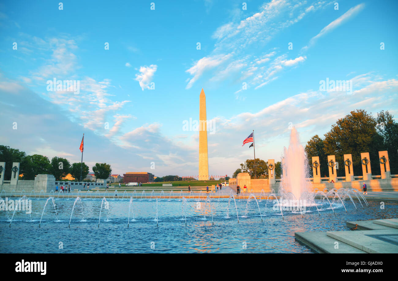 WASHINGTON, DC - 1 SEPTEMBER: World War II Memorial mit Leuten am 1. September 2015 in Washington, DC. Stockfoto