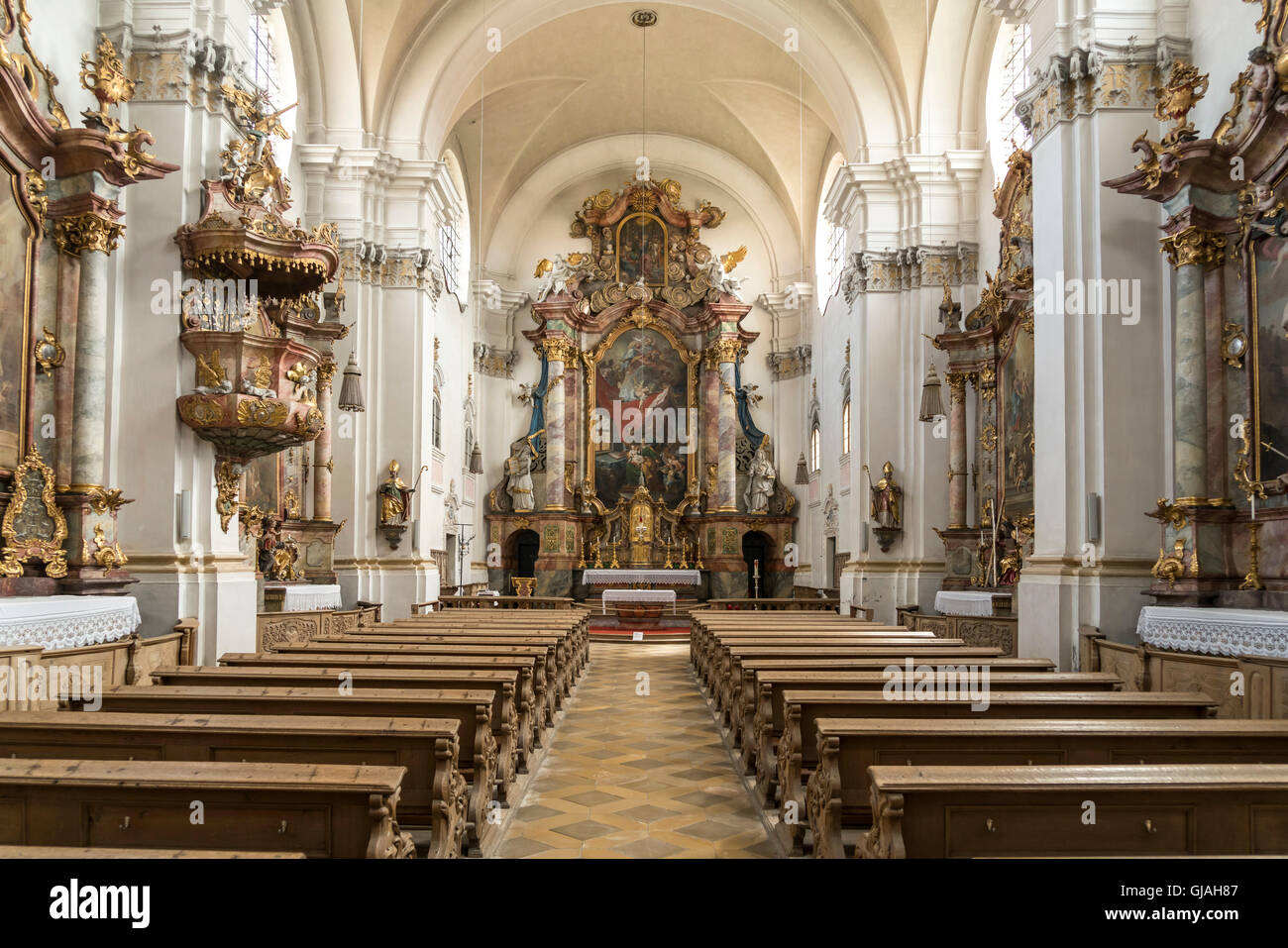 Kirchenraum und Altar, Heilige Geist Spitalkirche, Schongau, Oberbayern, Bayern, Deutschland, Europa Stockfoto