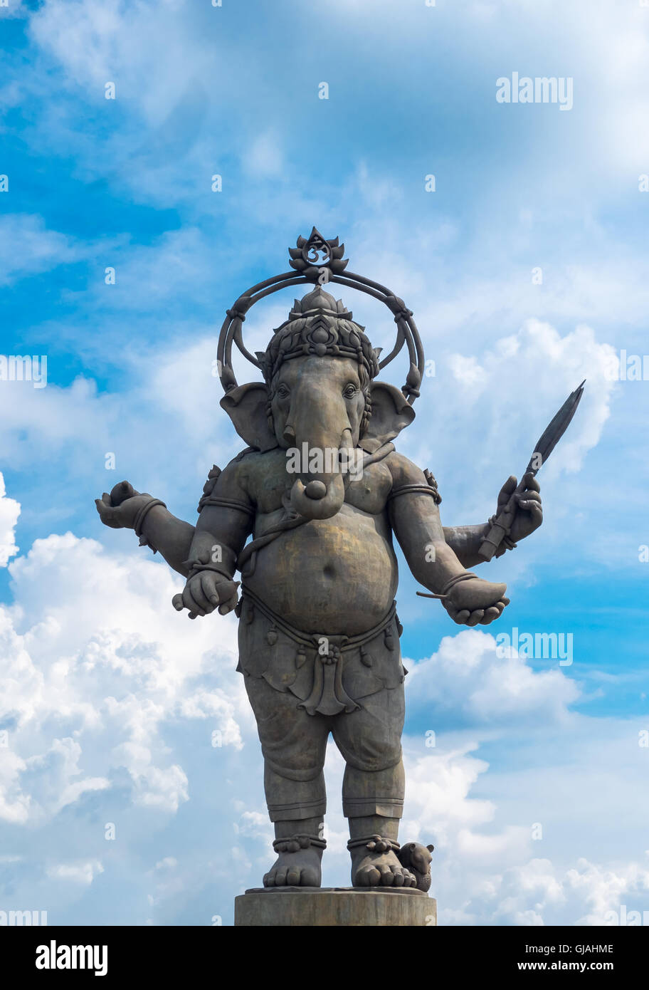 Eine große Statue des Gottes Ganesha in Chachoengsao, Thailand, Lord Ganesha ist Gott in der hinduistischen Religion. Stockfoto