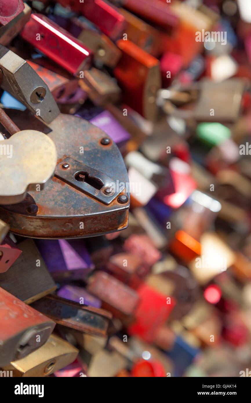 Lovelocks an der Brücke in Köln, Deutschland Stockfoto