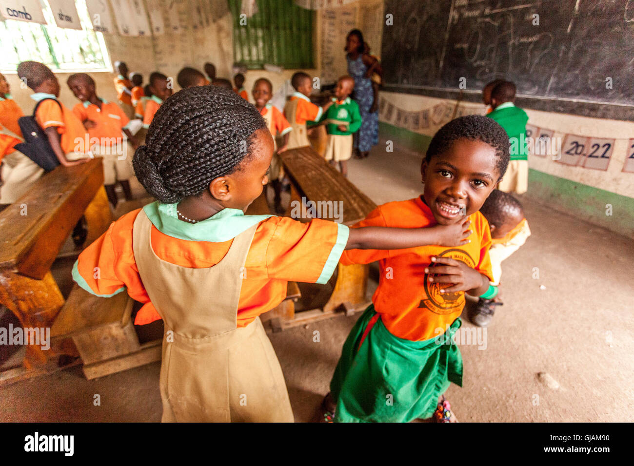 Ugandische Kinder posieren für die Kamera in Kasese Provinz, Uganda Stockfoto