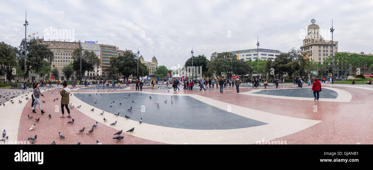 Panorama des Plaça de Catalunya Square in der Innenstadt von Barcelona, Katalonien, Spanien. Stockfoto