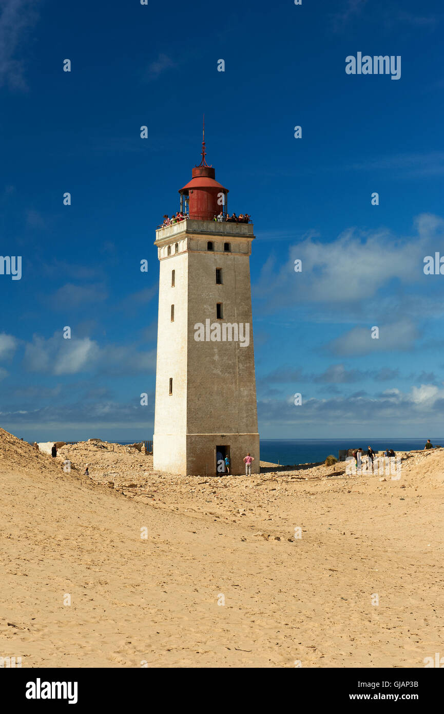 Der alte Leuchtturm, teilweise vergraben im Sand, am Rubjerg Knude, Loenstrup (Lønstrup), Dänemark. Es ist keine mehr in Betrieb. Stockfoto