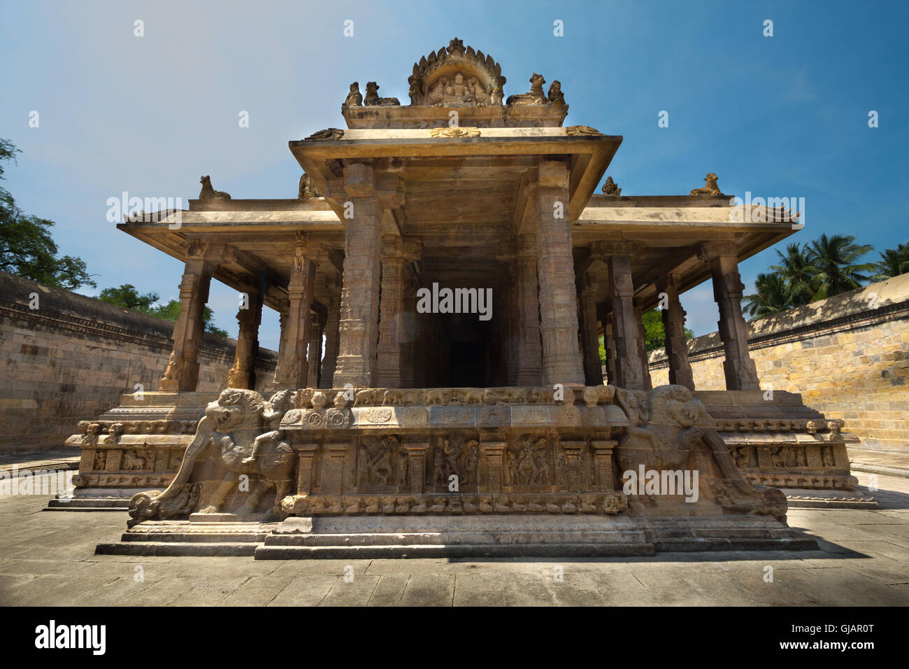 Eingang und Skulptur Kunst in den alten indischen Tempeln Stockfoto