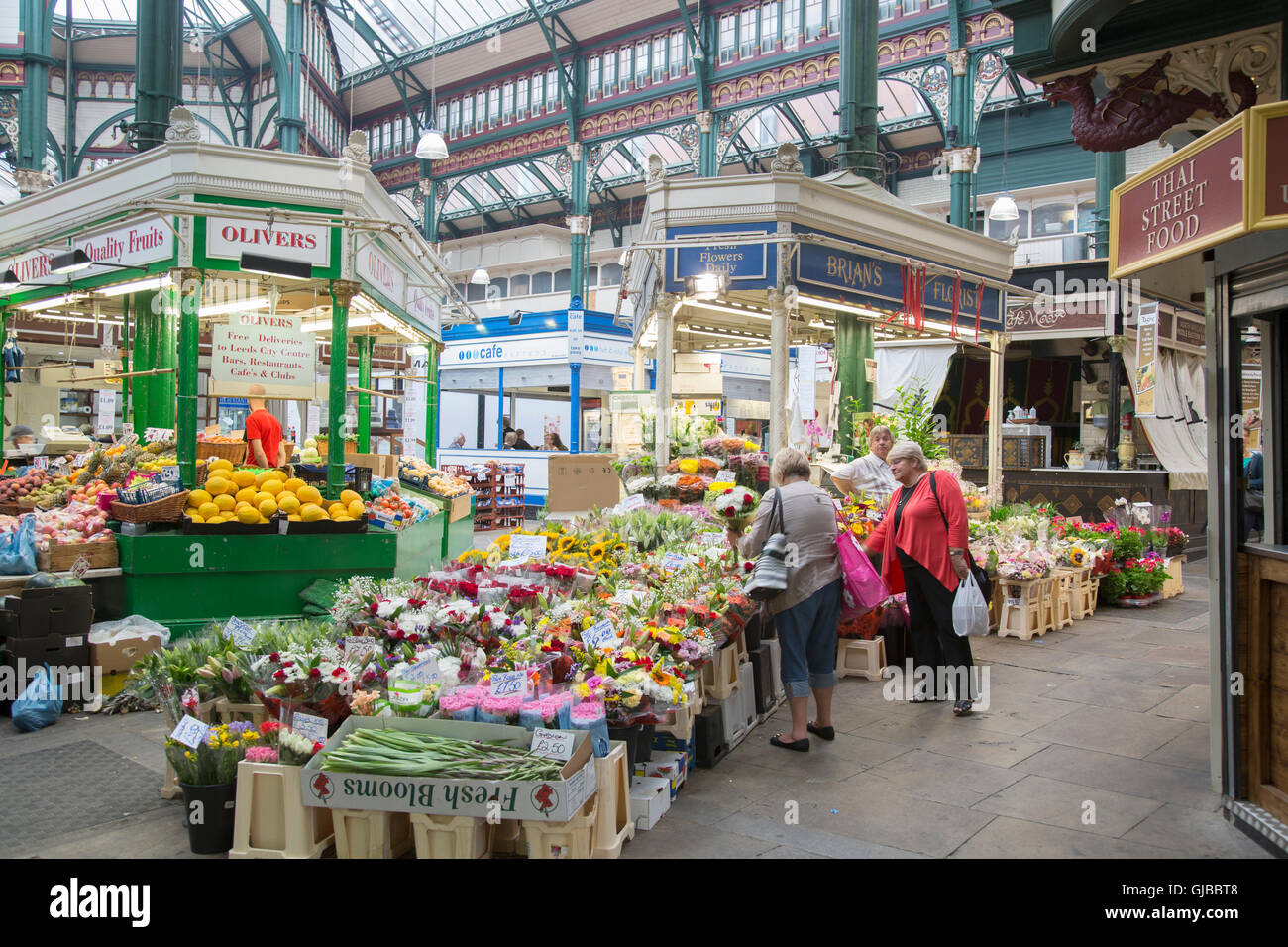Blumengeschäft im Stadtmarkt; Leeds; Yorkshire; England; UK Stockfoto