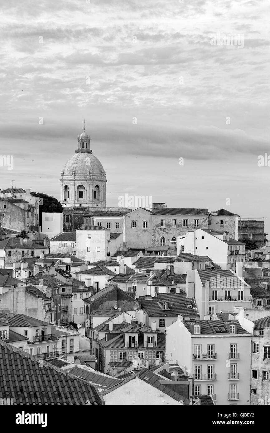 Lissabon, Portugal - 5. Juni 2016. Stadtbild im Stadtteil Alfama Stockfoto