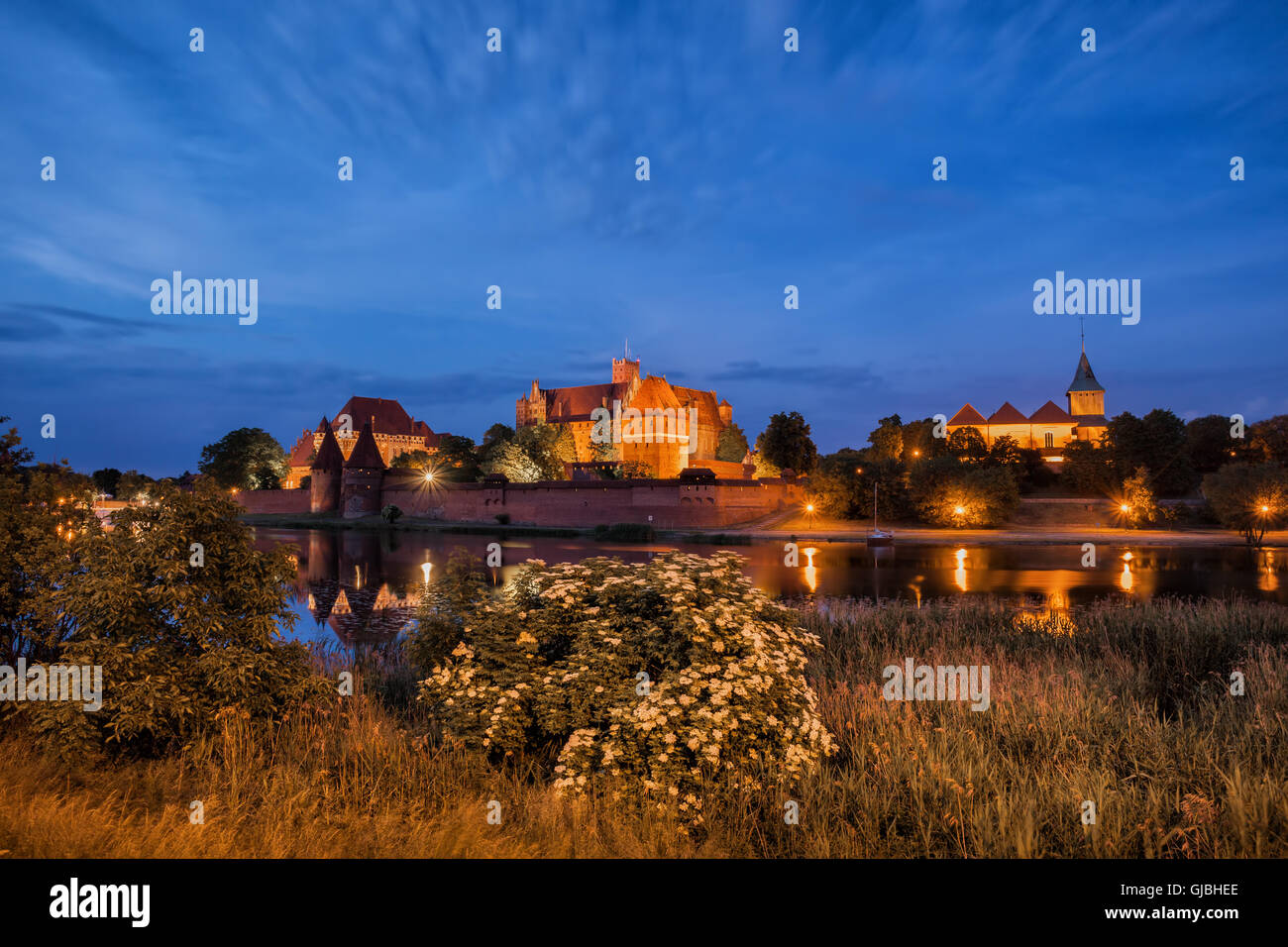 Marienburg in der Nacht in Polen, teutonische Ritter mittelalterliche Festung, die zum UNESCO-Weltkulturerbe Stockfoto