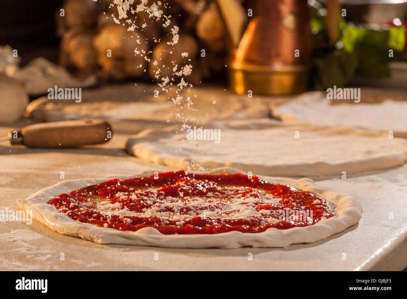 Pizza, Making of... Pizza Margherita Stockfoto