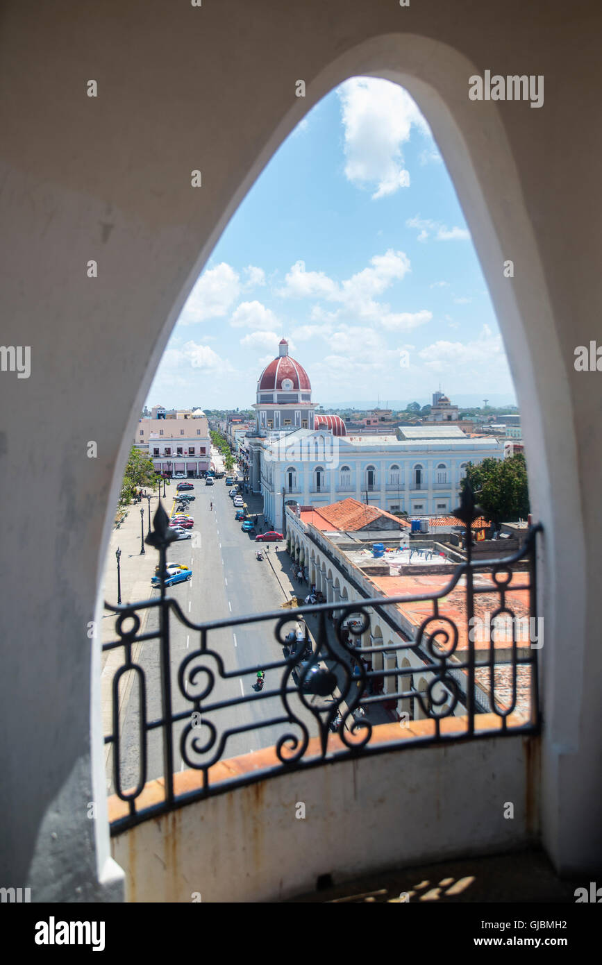 Blick von Casa De La Cultura Benjamin Duarte, Plaza de Armas, Cienfuegos, Kuba Stockfoto