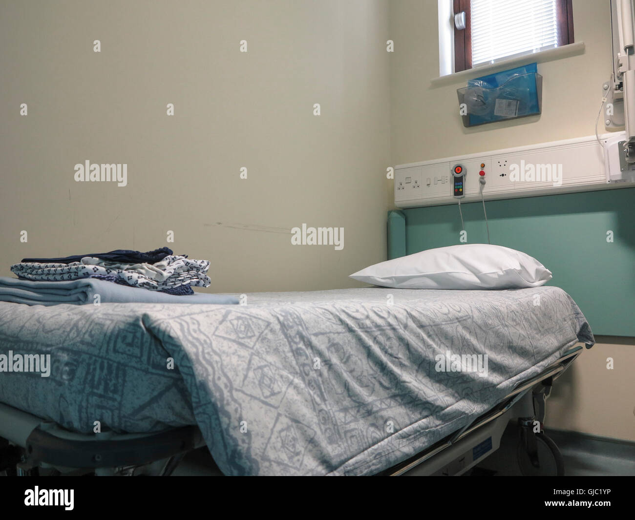 Ein Krankenhausbett erwartet ein patient Stockfoto