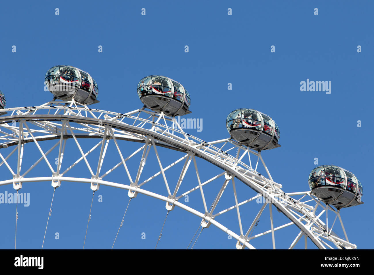 Das London Eye Riesenrad am Südufer der Themse in London UK Stockfoto