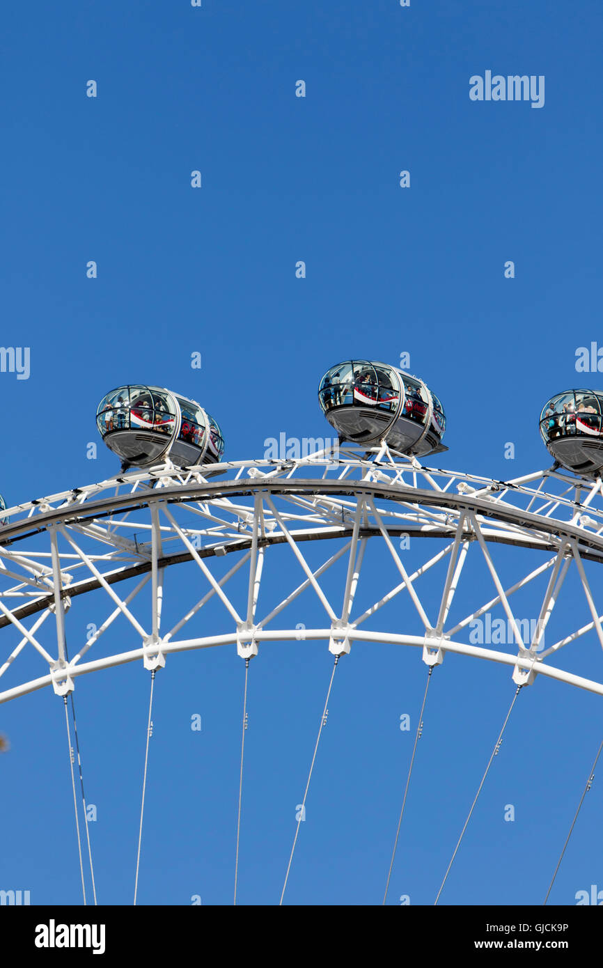 Das London Eye Riesenrad am Südufer der Themse in London UK Stockfoto
