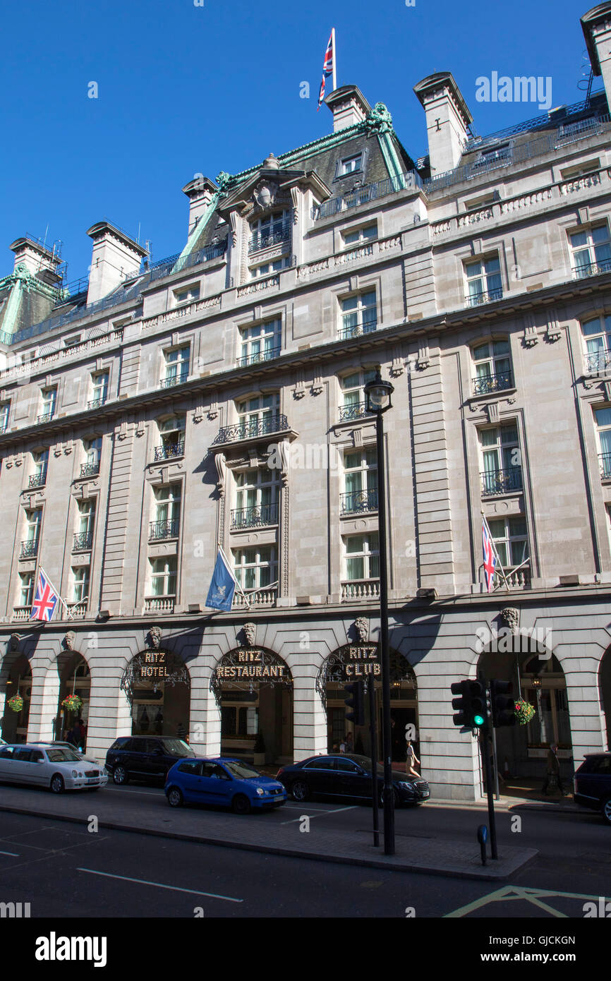 Das Ritz Hotel Grade II aufgeführten 5-Sterne-Hotel befindet sich in Piccadilly in London zeigt das äußere des Restaurants Stockfoto