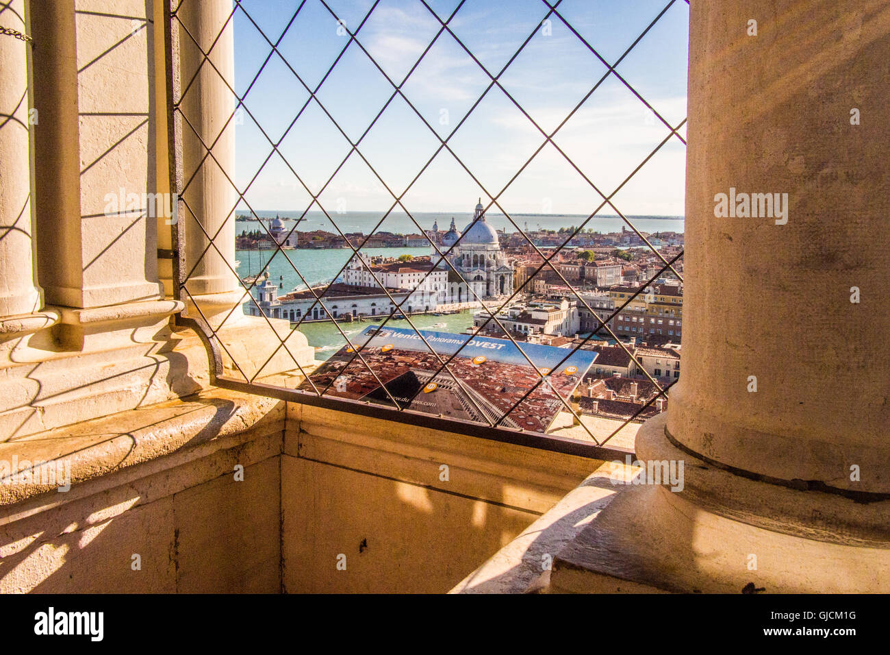 Blick vom Campanile (Glockenturm) im Markusplatz, Provinz Venedig, Veneto, Italien. Stockfoto