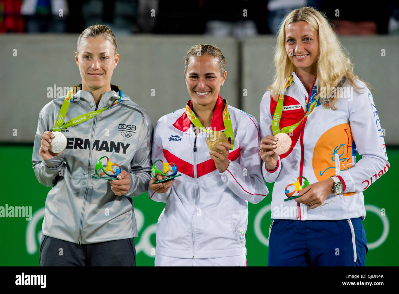 Rio De Janeiro, Brasilien. 13. August 2016. Von links: Zweitplatzierter Angelique Kerber Deutschlands, Gewinner Monica Puig von Puerto Rico und Drittel platziert Petra Kvitova Tschechien Pose mit Medaillen aus Einzel-Match bei den Olympischen Spielen 2016 in Rio De Janeiro, Brasilien, Samstag, 13. August 2016. © Vit Simanek/CTK Foto/Alamy Live-Nachrichten Stockfoto