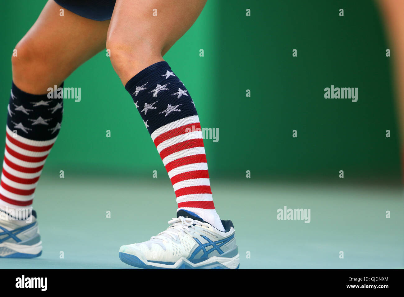 Rio de Janeiro, Brasilien. August 2016, 14th. Stars and Stripes Socken von Bethanie Mattek-Sands, der Olympiasiegerin der Goldmedaille im Tennis Mixed Doubles in Rio de Janeiro. Ihr Partner war Jack Sock. Stockfoto