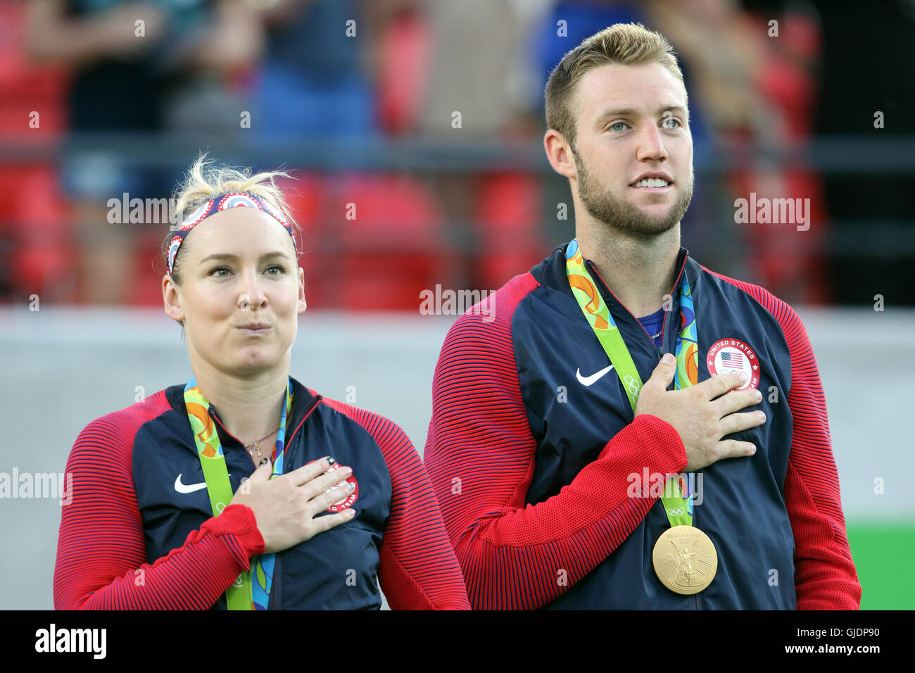 Rio de Janeiro, Brasilien 14th Aug, 2016 Realisierung Einbruch für Bethanie Mattek-Sands und Jack Sock beim Gewinn der Goldmedaille im Olympischen Mixed Doubles Tennis Finale in Rio de Janeiro.Sie schlugen Venus Williams und Rajeev RAM. Stockfoto