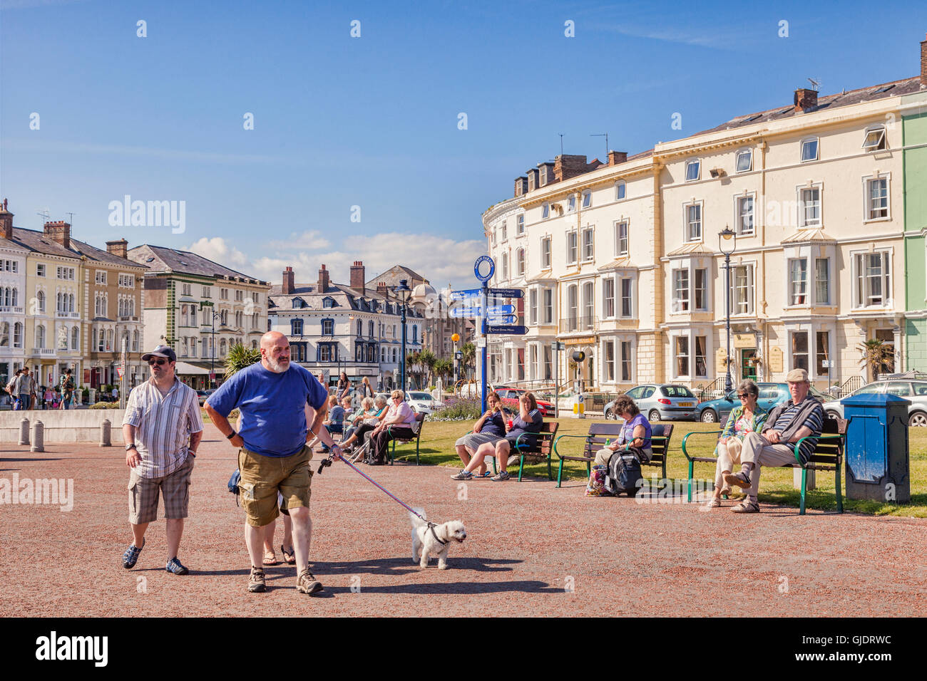 Llandudno, Conwy Wales, UK. 15. August 2016. Sommer kommt endlich auf die Küste von Nordwales und jeder bekommt um die Sonne zu genießen. Bildnachweis: Travellinglight/Alamy Live-Nachrichten Stockfoto
