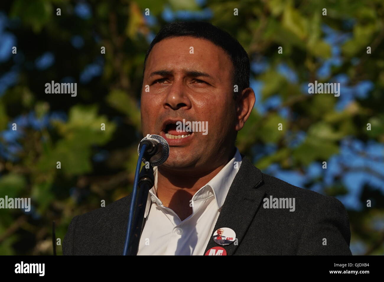 London, England, Vereinigtes Königreich. 15. August 2016. Referent bei der BAME Kundgebung zur Unterstützung der Jeremy Corbyns Wiederwahlkampagne als Labour Party Leader bei Highbury Fields, London, UK. Bildnachweis: Siehe Li/Alamy Live News Stockfoto