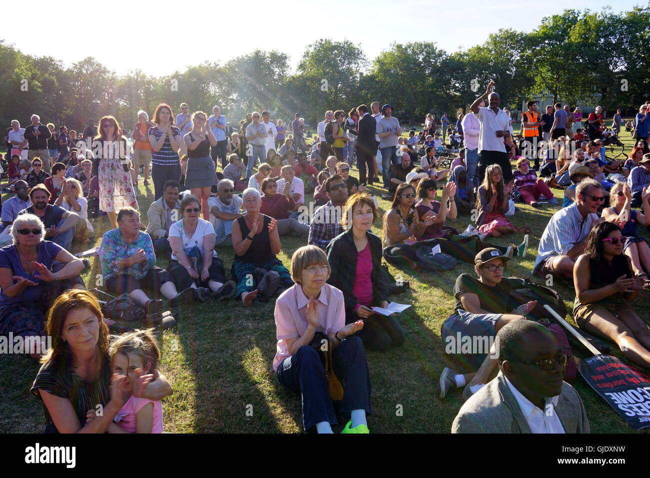 London, England, Vereinigtes Königreich. 15. August 2016. Tausende besuchen die BAME Kundgebung zur Unterstützung der Jeremy Corbyns Wiederwahlkampagne als Labour Party Leader bei Highbury Fields, London, UK. Bildnachweis: Siehe Li/Alamy Live News Stockfoto