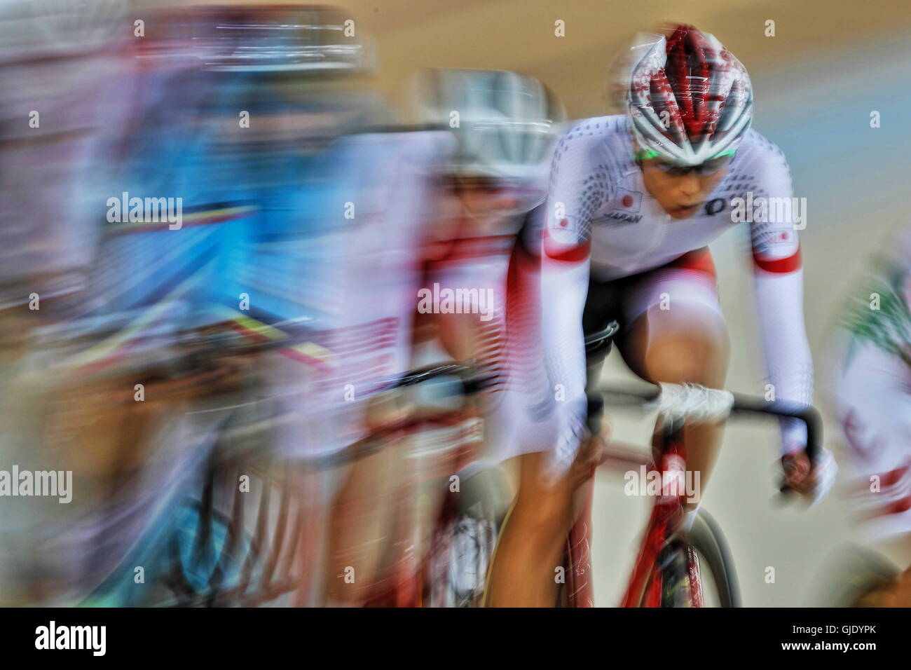 Rio De Janeiro, Brasilien. 15. August 2016. Sakura Tsukagoshi (JPN) Radsport: Omnium 1/6 Scratch Frauenlauf am Rio Olympischen Velodrom während der Rio 2016 Olympischen Spiele in Rio De Janeiro, Brasilien. © Sho Tamura/AFLO SPORT/Alamy Live-Nachrichten Stockfoto